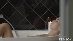 FemJoy.24.04.13.Simone.Romantic.Bath.XXX.1080p.MP4-WRB