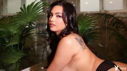 PlayboyPlus.26.07.22.Emily.Kaye.Exotic.Soak.XXX.1080p.MP4-WRB