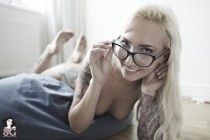 SuicideGirls - DollyDazed Drawn To Comfort - 42 Pics