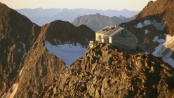 Vom Grandhotel zur schrägen Kiste - Schutzhütten in Tirol